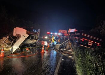 Acidente fatal entre caminhões interdita BR-476 na Lapa