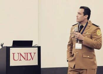 Oficial extremamente qualificado da Polícia Militar do Paraná que está realizando doutorado no Estados Unidos terá que sair da corporação, entenda o motivo