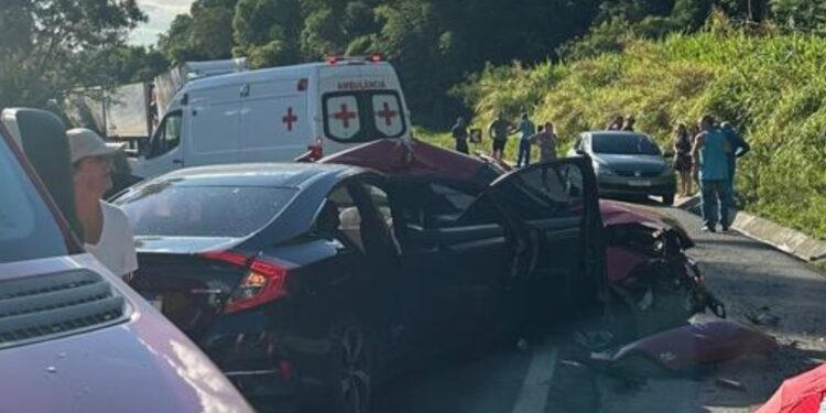 Acidente na Rodovia do Xisto deixa três mortos e dois feridos