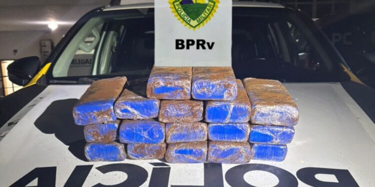 Mulher que descia para BC com mala recheada de maconha é presa