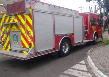 Menino de 4 anos cai do 4º andar de prédio em São José dos Pinhais e fica gravemente ferido