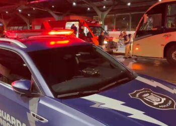 Passageiros são esfaqueados em arrastão dentro de ônibus em Curitiba