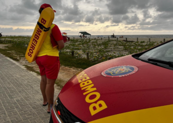 Corpo de Bombeiros registra aumento de mais de 900% nos casos de queimaduras por águas-vivas e caravelas no Paraná