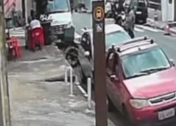 Homem morre após ser atingido por motociclista que empinava moto