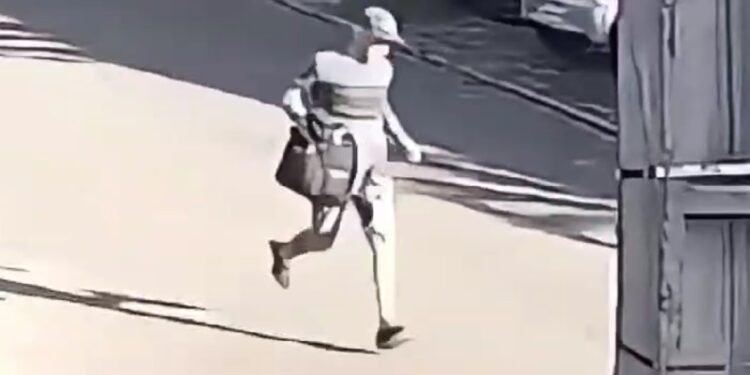 Criminoso ameaça e foge com bolsa de cuidadora de carros ao lado do Jardim Botânico