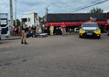 Idoso atingido por carreta que avançou a preferencial morre no hospital