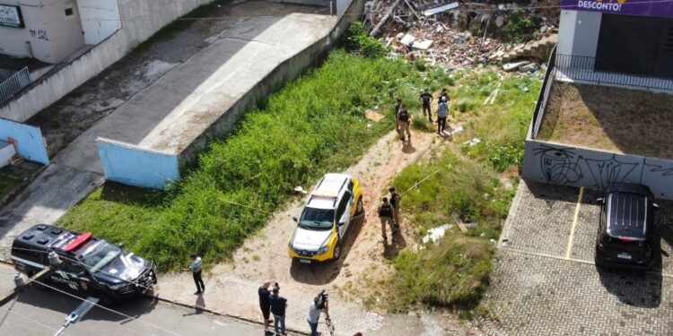 Homem é encontrado morto em casa abandonada em Colombo