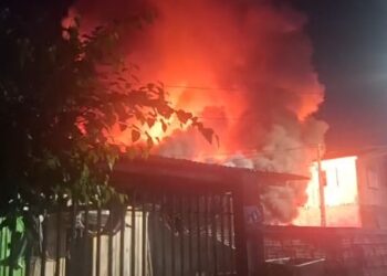 Incêndio atinge residências na Vila Pantanal