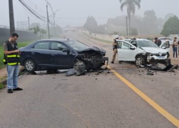 Colisão frontal deixa três feridos no Campo de Santana