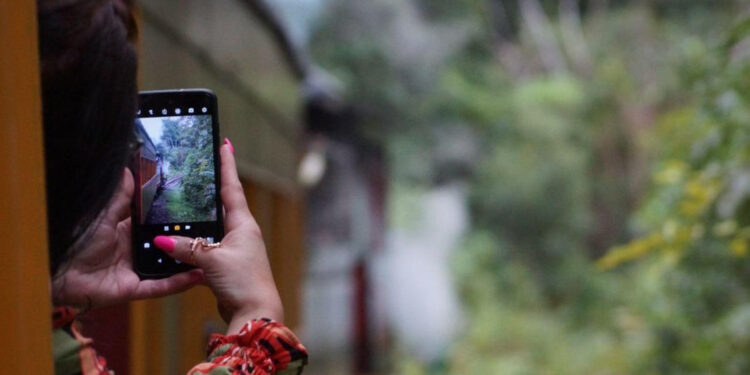 Passeio de trem temático entre Morretes e Antonina é nova alternativa do Carnaval