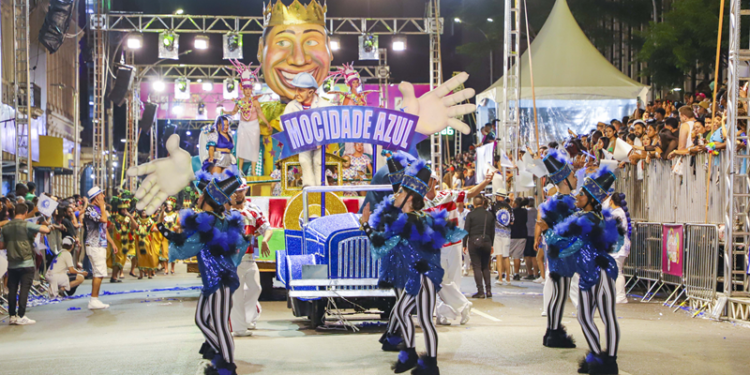 Esquentando os tamborins: ensaios abertos das escolas de samba começam nesta quarta em Curitiba