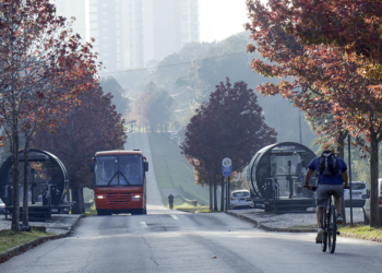 Prefeitura alerta para conduta perigosa de pedestres e ciclistas em espaços de circulação de ônibus