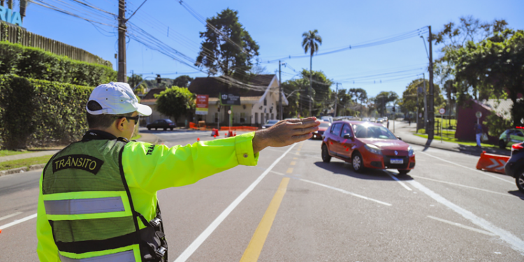 Trânsito em Curitiba terá bloqueios para o show de Anitta neste sábado