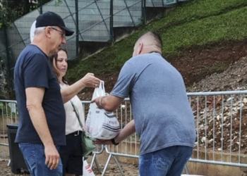 Doações arrecadadas no show de Sting fortalecem Banco de Alimentos de Curitiba