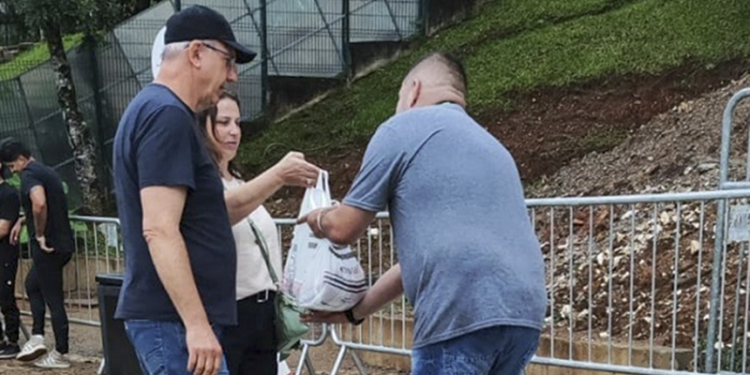 Doações arrecadadas no show de Sting fortalecem Banco de Alimentos de Curitiba