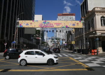 Marechal Deodoro tem bloqueios e desvios de ônibus para montagem das arquibancadas do carnaval