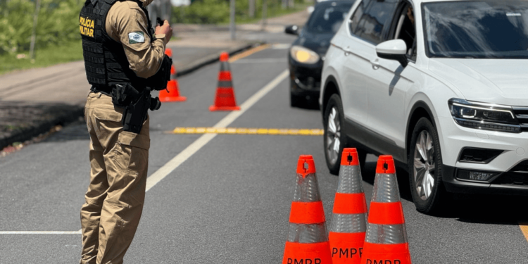 BPTran encontra arma durante operação bloqueio em Curitiba