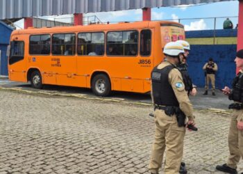 Torcedores causam tumulto e são detidos em Curitiba