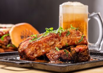 Redwood Burger & Grill celebra o Carnaval com chope em dobro