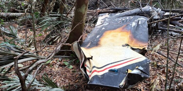 Avião que transportava drogas é abatido pela FAB