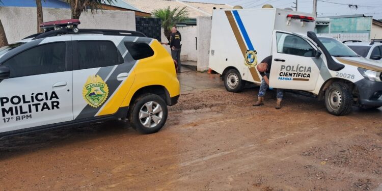 Criminosos armados invadem casa e executam homem na RMC