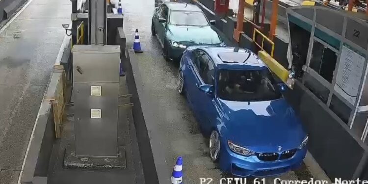 PRF flagra motoristas de BMWs realizando manobras perigosas em rodovia