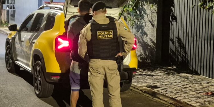 Polícia Militar prende indivíduo suspeito de homicídio e encontra arma do crime