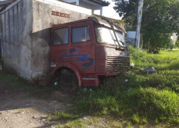 Andarilho é encontrado sem vida dentro de cabine de caminhão no litoral