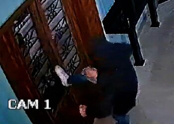 Em Curitiba, criminoso faz o sinal da cruz antes de tentar arrombar porta de comércio