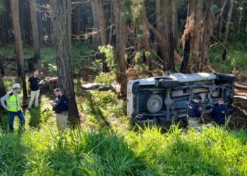 Ambulância capota no Contorno Leste e deixa um morto e quatro feridos