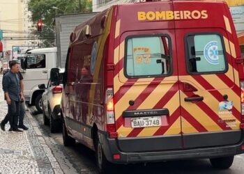 Jovem é espancado em assalto no centro de Curitiba