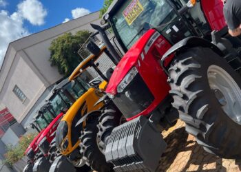 Polícia Civil apreende tratores de enchentes do Rio Grande do Sul que estavam sendo vendidos como 0 km no Paraná