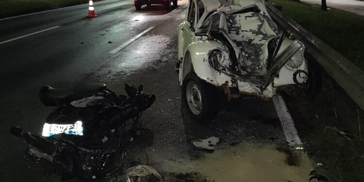 Condutor de fusca na contramão da Linha Verde mata motociclista em Curitiba
