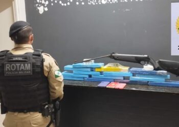 ROTAM desmantela ponto de tráfico e apreende drogas e arma em Quatro Barras