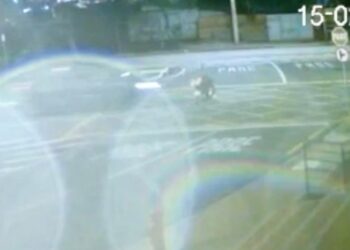 Motoboy morre ao avançar preferencial; motorista de caminhonete envolvido no acidente fugiu sem prestar socorro