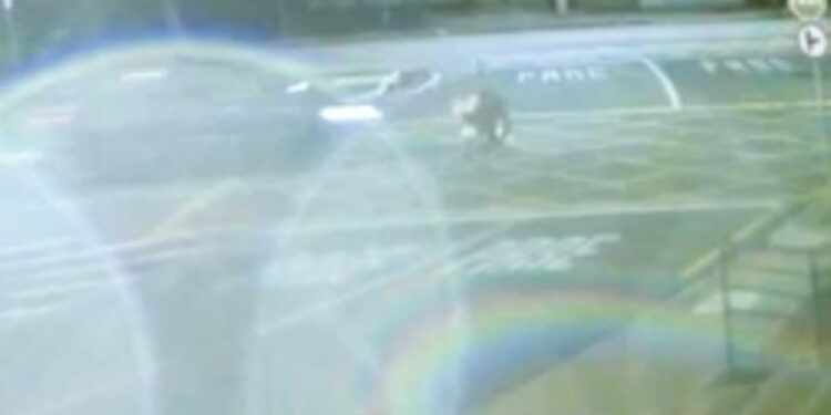 Motoboy morre ao avançar preferencial; motorista de caminhonete envolvido no acidente fugiu sem prestar socorro