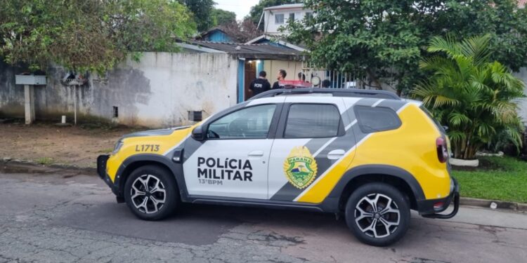 Jovem é executado a tiros após ter casa invadida no Xaxim