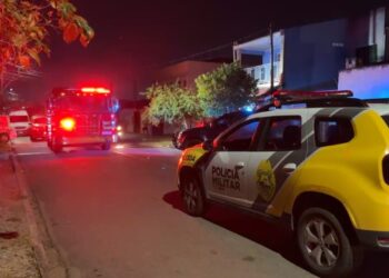 Homem é executado a tiros, outro fica gravemente ferido e moto é incendiada em São José dos Pinhais