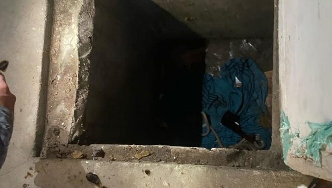 Menina sequestrada é resgatada em alçapão de loja; criminoso foi linchado