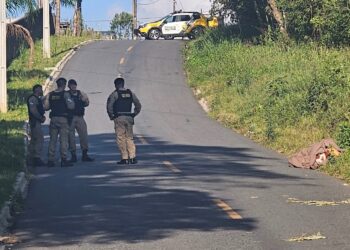 Polícia investiga corpo de mulher encontrado enrolado em cobertas em Curitiba