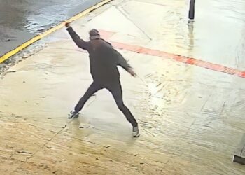 Criminoso furta bar pela terceira vez em Curitiba; câmeras registraram as ações