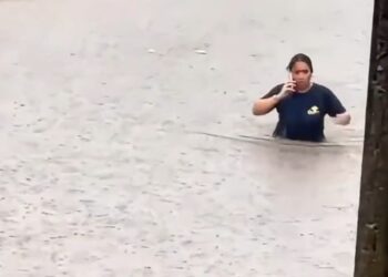 Moradores realizam protesto após alagamento no Alto Boqueirão em Curitiba