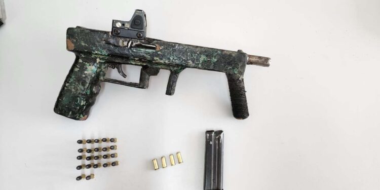 PMPR apreende submetralhadora com suspeitos de tentativas de homicídios