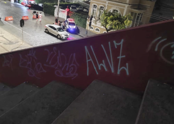 Dois homens são presos e um adolescente é apreendido por pichação em Curitiba