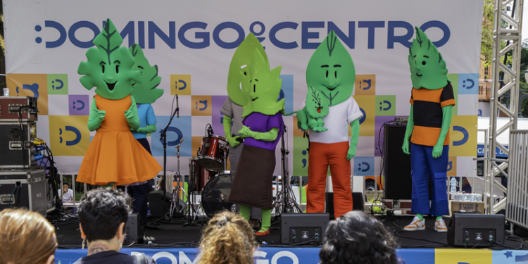 Amigo Bicho vai estrear no Domingo no Centro com 20 cães para adoção. No sábado também tem adoção no Parque Barigui