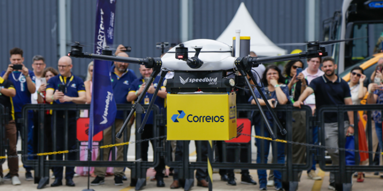 Curitiba recebe primeiro delivery dos Correios feito por drone