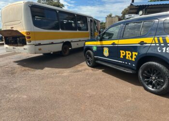 PRF flagra ônibus sem condições mínimas de transporte no Paraná