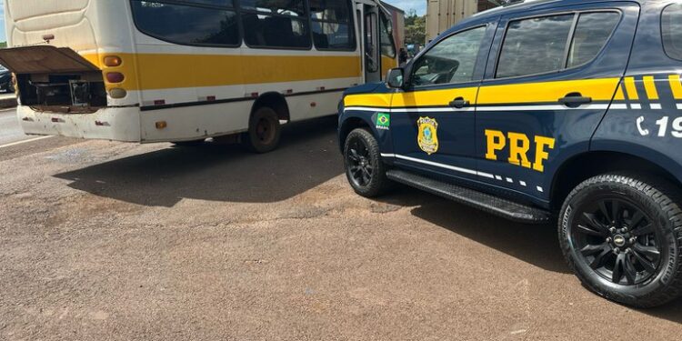 PRF flagra ônibus sem condições mínimas de transporte no Paraná