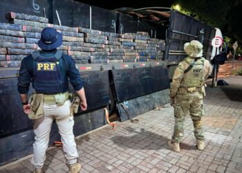 PRF apreende carreta com 1,6 tonelada de maconha