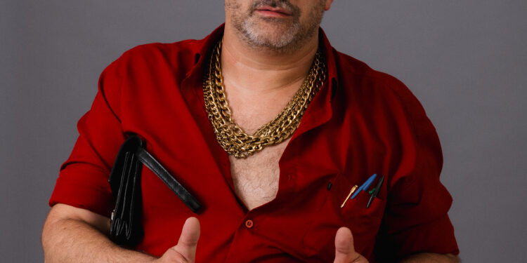 No Risorama, Chico Raiz dá curso de brique e te ensina a passar umas bombas pra frente